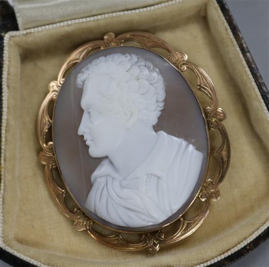 An Italian cameo brooch depicting Lord Byron, in 9ct gold mount.